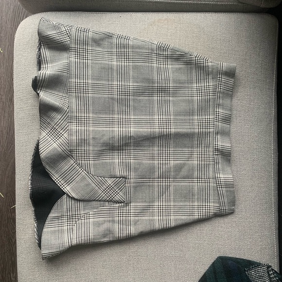 🤍Zara Plaid Checked Ruffle Gray Mini Skirt🤍 - Picture 2 of 7